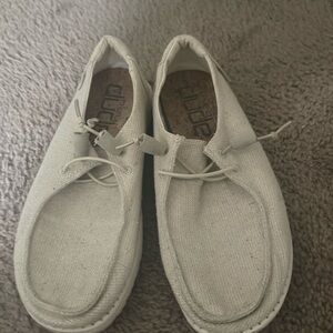 Hey dudes worn a few times